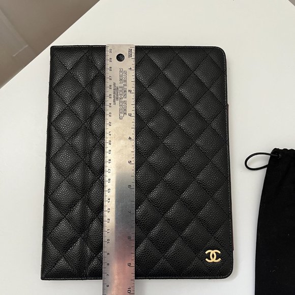 CHANEL 9th Generation iPad Cover Case (pristine condition) - Picture 6 of 16